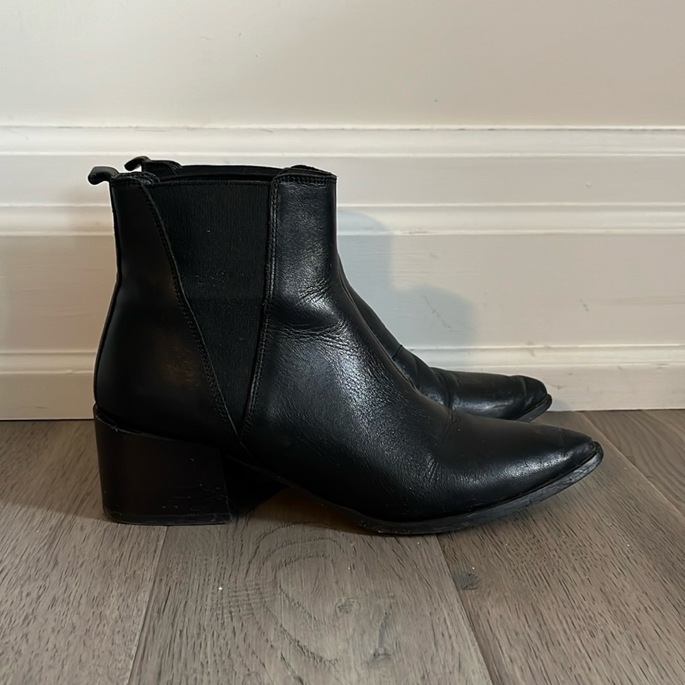 L’intervalle Black Leather Ankle Boots